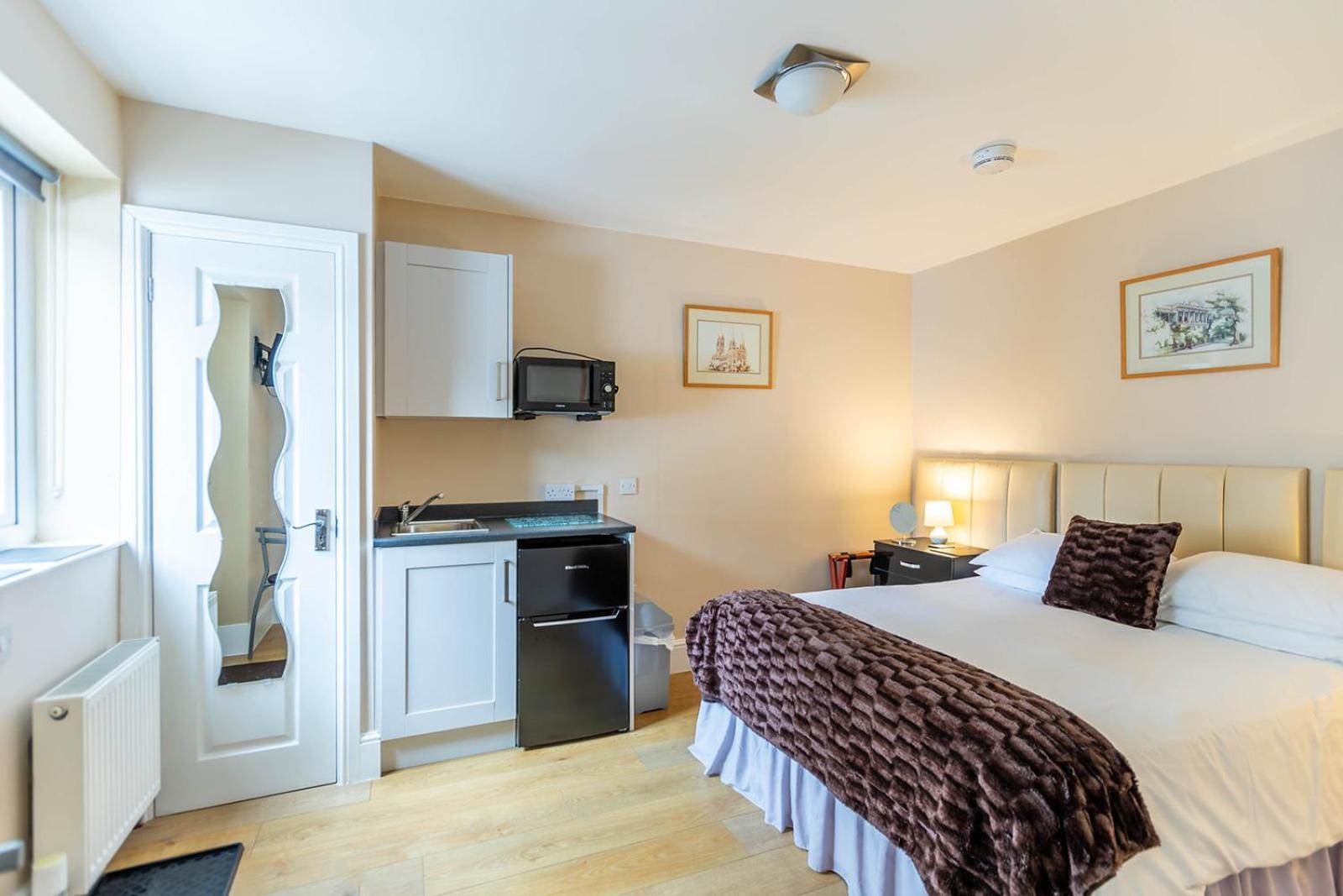Roger Ground Guest House - With Onsite Car Parking Windermere Kültér fotó
