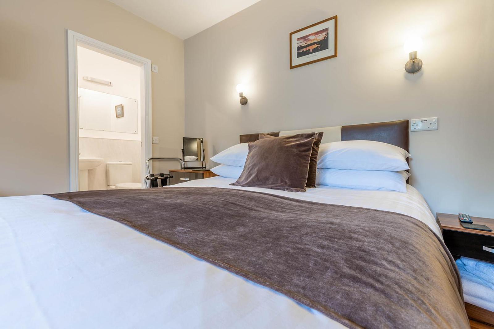 Roger Ground Guest House - With Onsite Car Parking Windermere Kültér fotó
