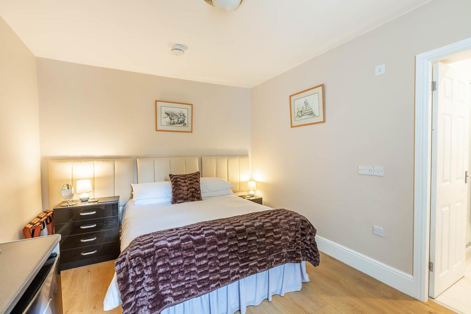 Roger Ground Guest House - With Onsite Car Parking Windermere Kültér fotó