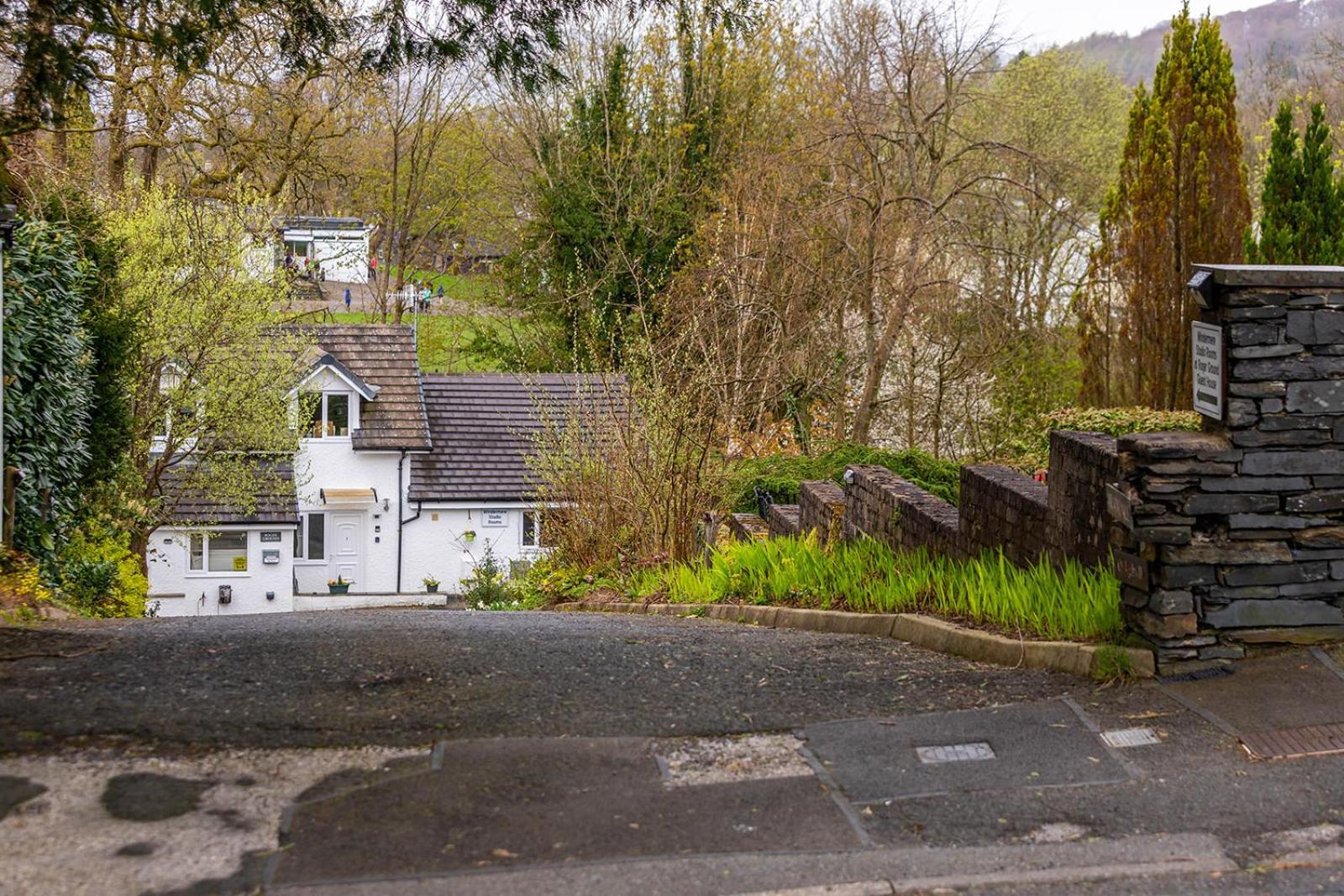 Roger Ground Guest House - With Onsite Car Parking Windermere Kültér fotó
