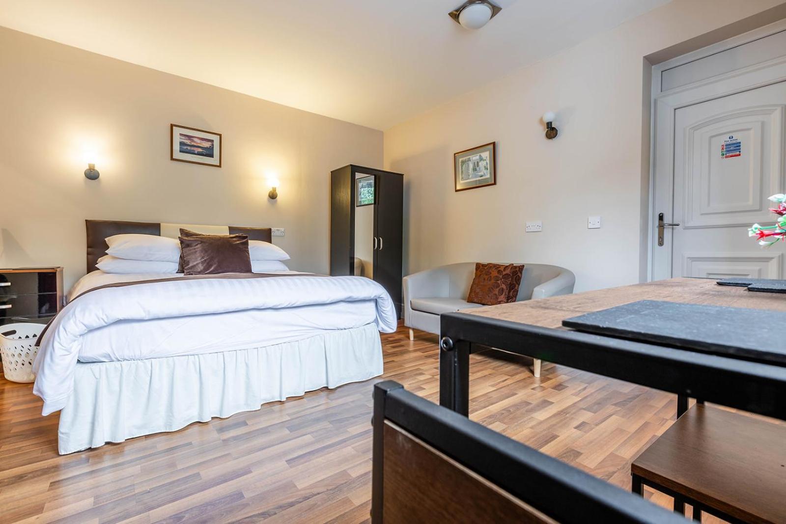 Roger Ground Guest House - With Onsite Car Parking Windermere Kültér fotó